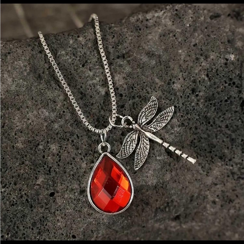 NWT Dragonfly & Red Teardrop Shape Zircon Pendant Silver Plated‎ Necklace